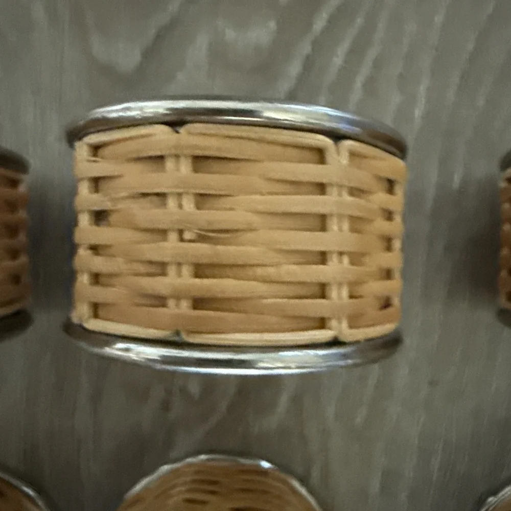 Set of 8 Everhome‎ Woven Aluminum Napkin Ring in Silver/Natural